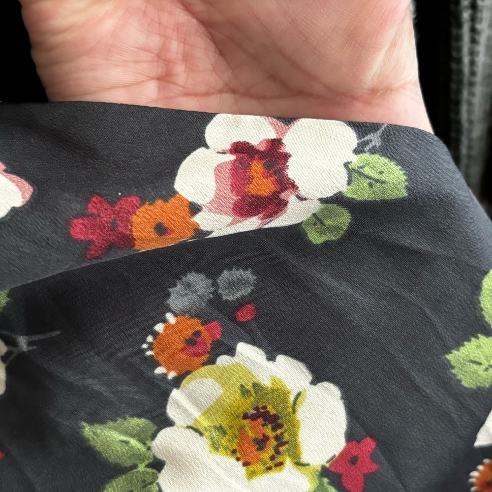American Eagle dress size 4 women’s. Grey with floral pattern. Adjustable strap - Picture 2 of 9
